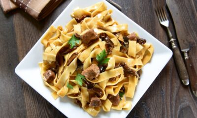 tagliatelle ai funghi porcini con salsiccia e panna