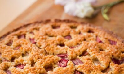 La torta al rabarbaro con la ricetta svizzera