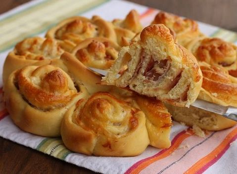 Torta di rose salata: la ricetta perfetta per il buffet