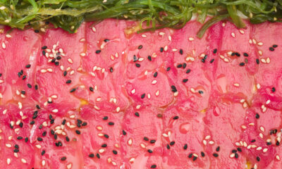 Il carpaccio di tonno fresco agli agrumi per un antipasto raffinato