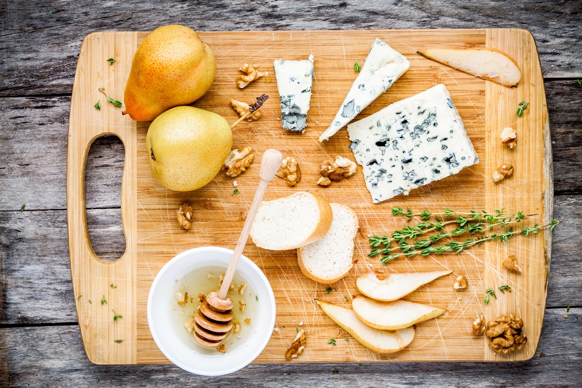 Gli antipasti di Natale con i formaggi con miele e marmellate