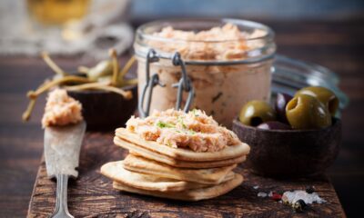 Crackers con spuma di tonno
