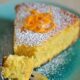 La torta all'arancia e cioccolato bianco per una merenda golosa