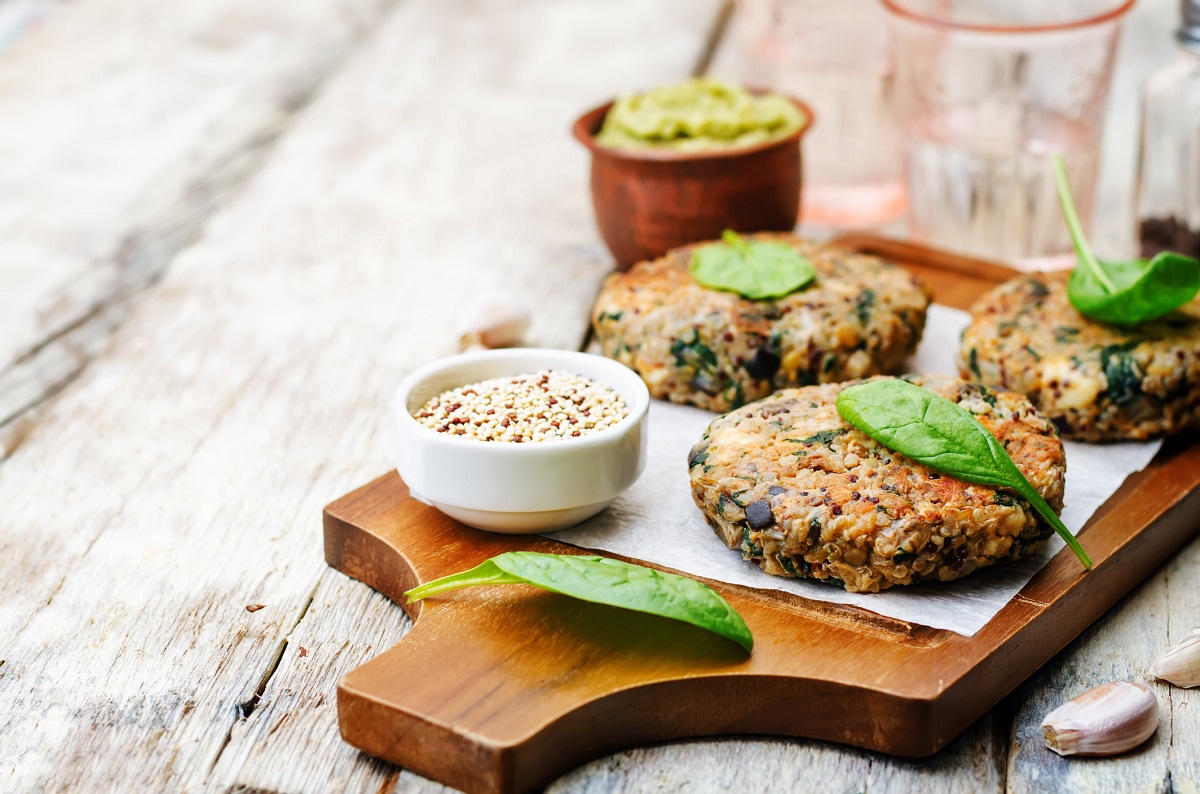 Come fare gli hamburger di quinoa light con la ricetta semplice