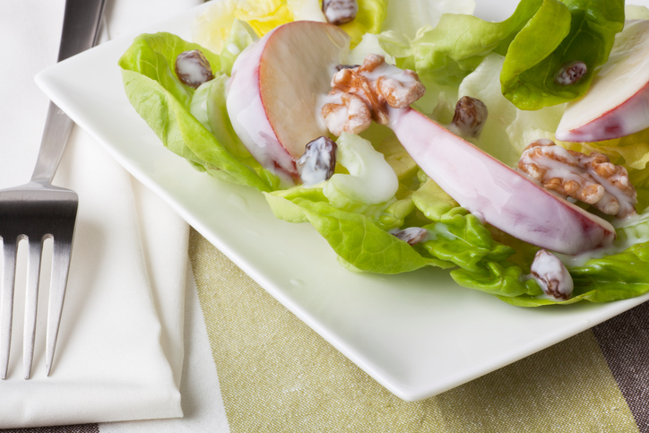 L’insalata sedano mele e noci, la ricetta per depurarsi dopo le feste