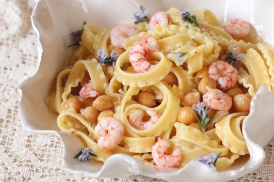 La pasta ceci e gamberetti con la ricetta appagante