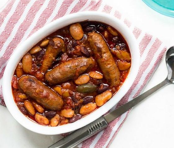 Salsiccia e fagioli al sugo: la ricetta adatta all&#8217;inverno