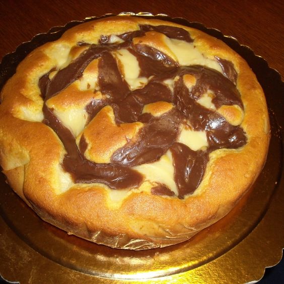 La torta alle due creme con la ricetta di Anna Moroni