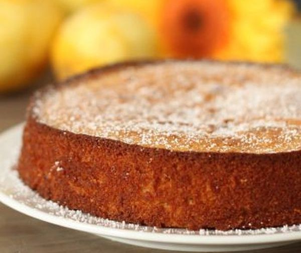 La torta al torrone e panna perfetta per il dessert di fine pasto