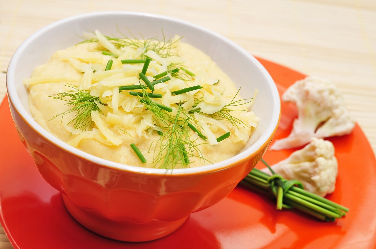 La vellutata di cavolfiore e zucchine con la ricetta leggera