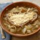 Zuppa di cipolle: ecco la ricetta vegan