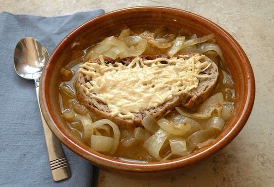 Zuppa di cipolle: ecco la ricetta vegan