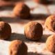 Ecco i bon bon al cioccolato bianco perfetti per accompagnare il caffè