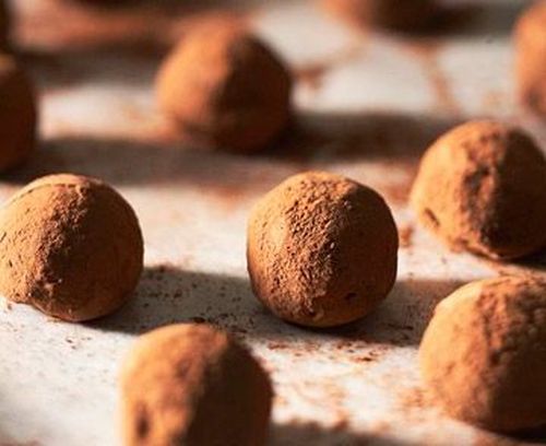 Ecco i bon bon al cioccolato bianco perfetti per accompagnare il caffè