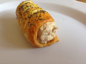 Cannoli di pasta sfoglia ripieni salati: la ricetta per l&#8217;antipasto