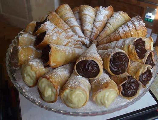 I cannoli di pasta sfoglia con nutella con la ricetta golosa