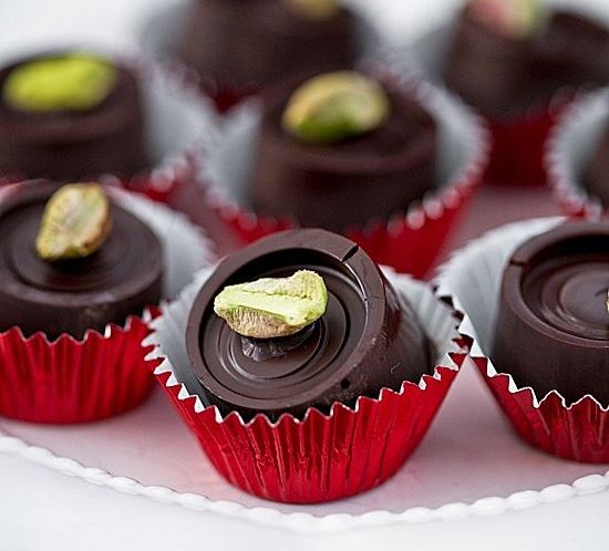 Come preparare i cioccolatini ripieni al pistacchio passo per passo