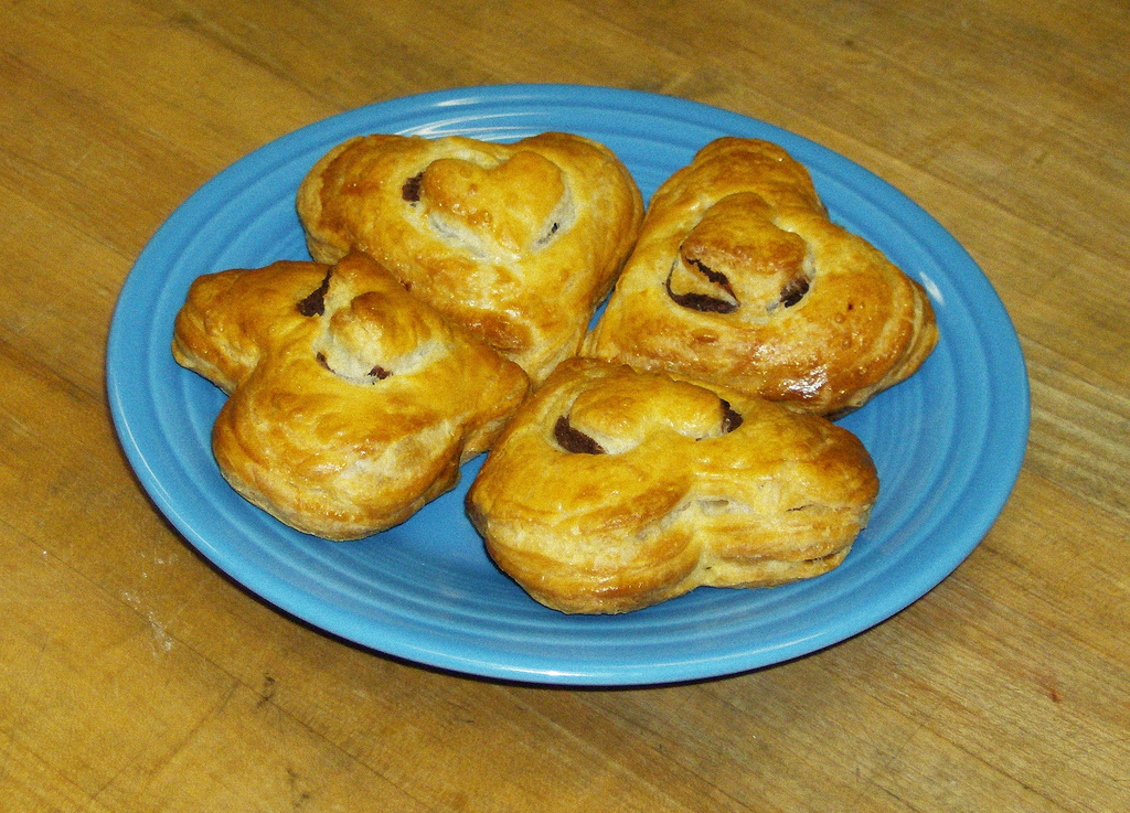 Ricette di San Valentino, cuori di sfoglia salati ripieni