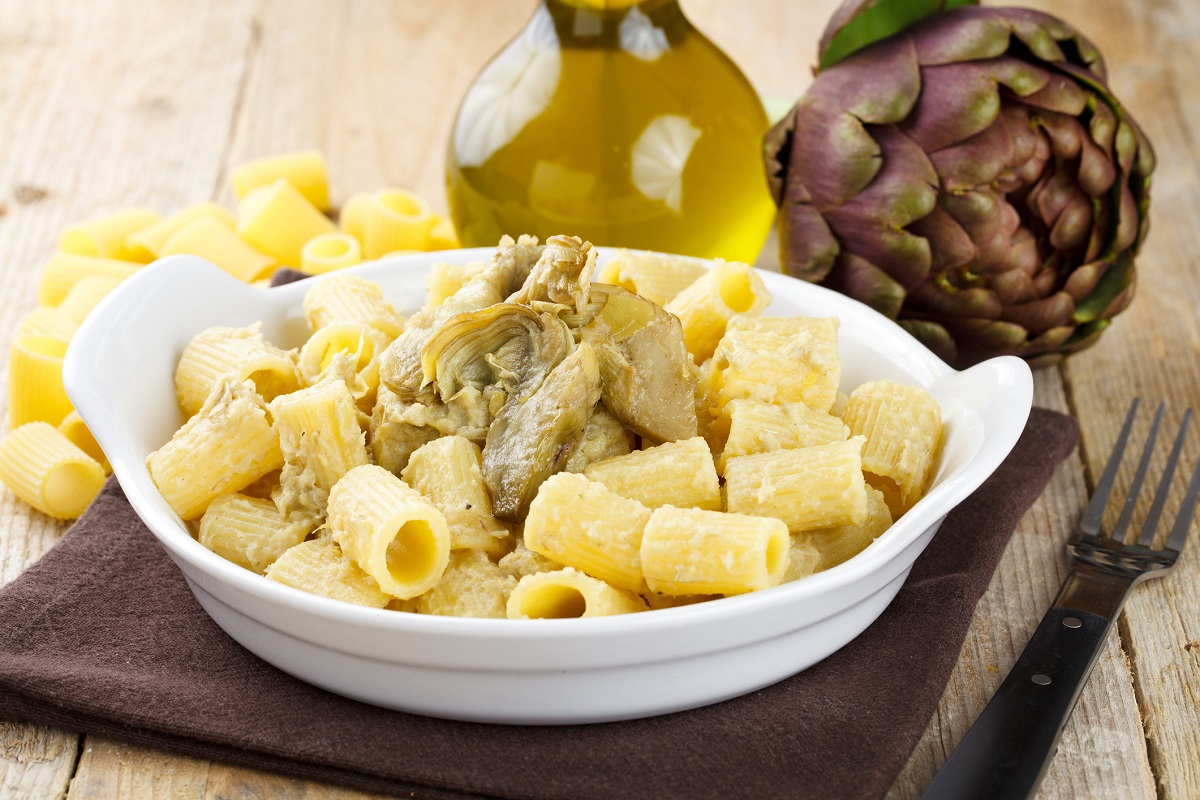 La pasta con carciofi e pancetta con la ricetta veloce