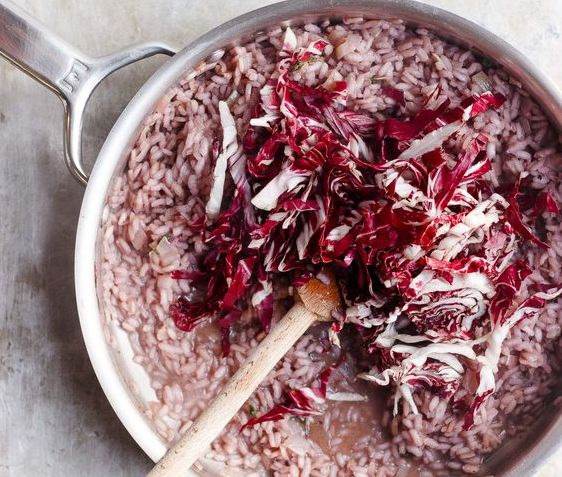 Il risotto al radicchio e taleggio con la ricetta della Prova del Cuoco