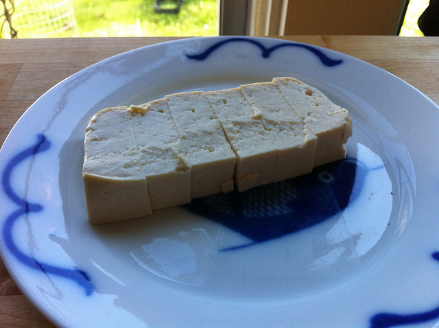 Tofu al curry e latte di cocco: la ricetta da provare