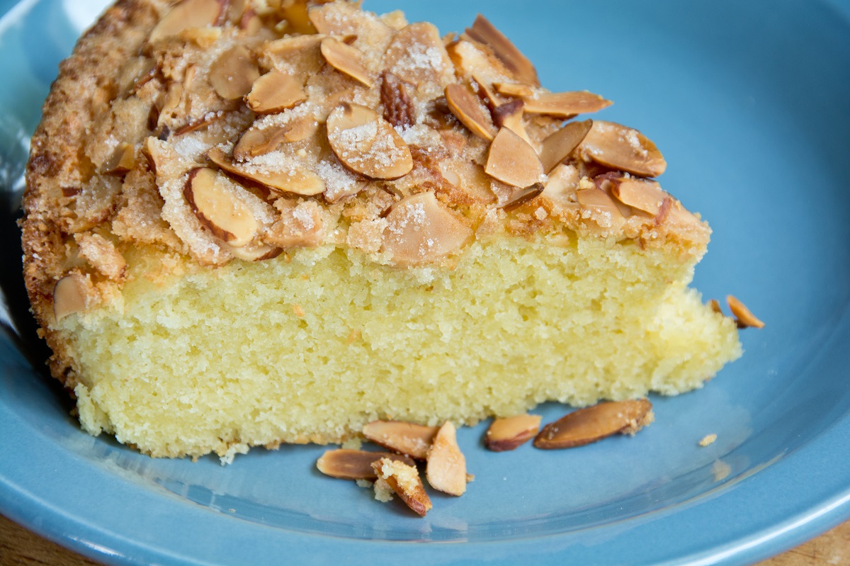 La torta di limone e mandorle per la colazione