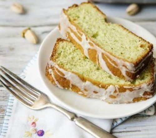 La torta al pistacchio e cioccolato bianco con la ricetta da non perdere