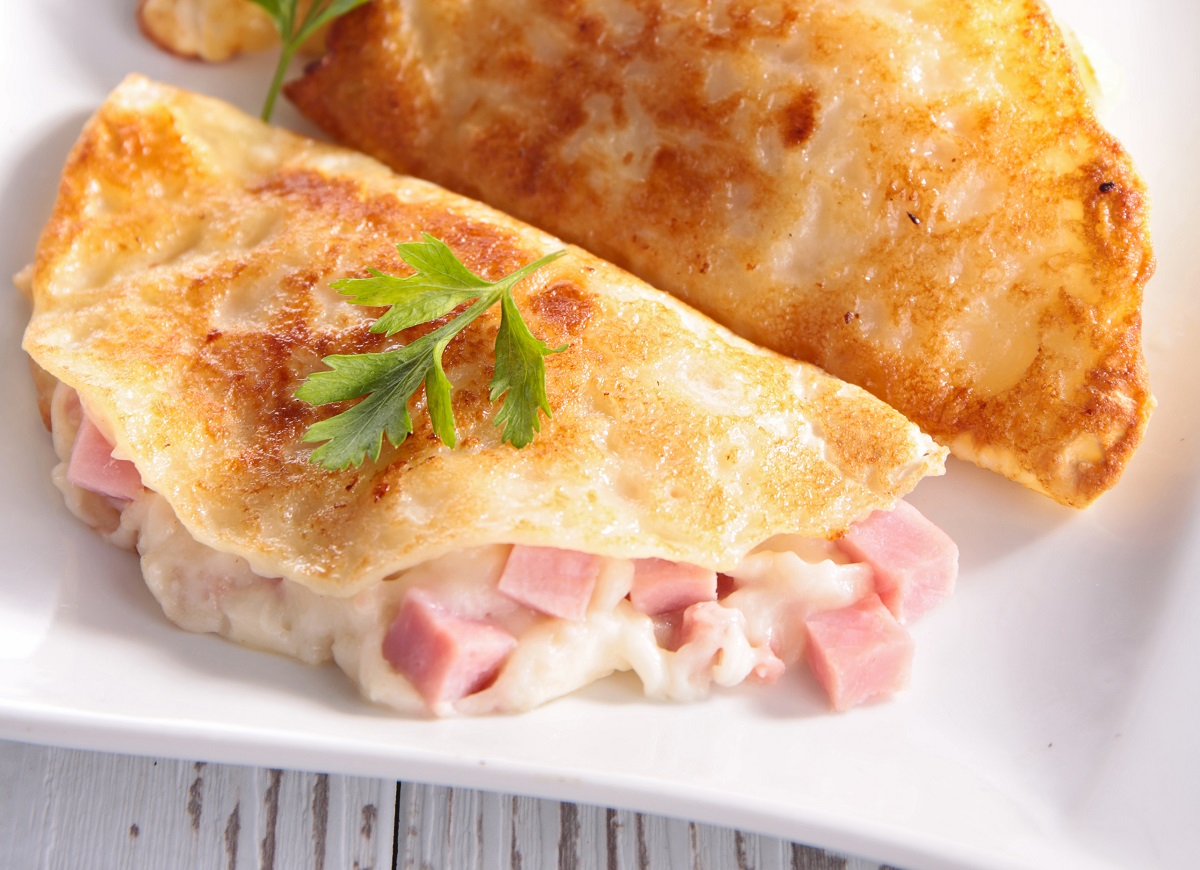 Come fare le crepes salate al prosciutto con la ricetta semplice