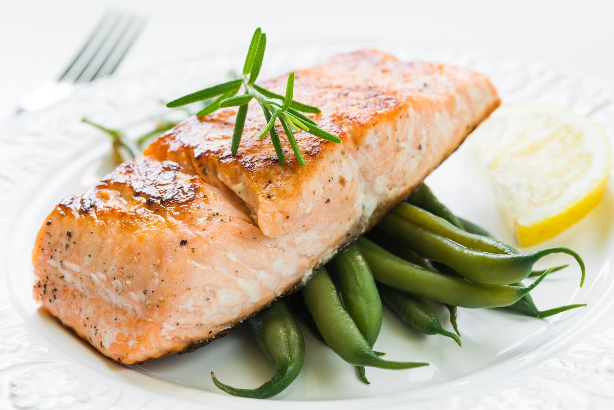 Salmone in oliocottura, la ricetta