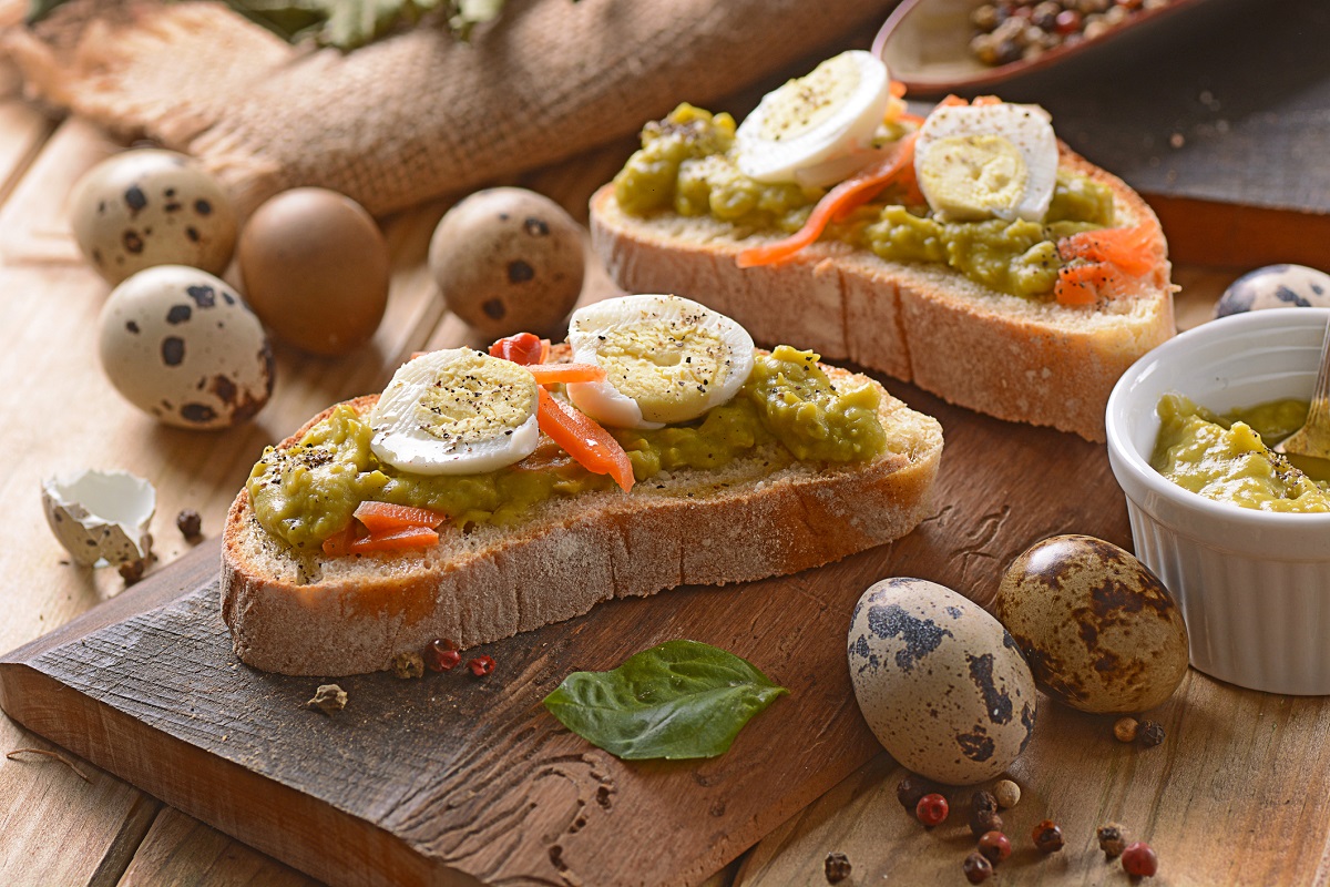 Antipasti di Pasqua: i crostini con le uova di quaglia