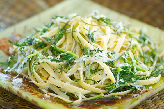 La pasta con agretti e acciughe con la ricetta veloce