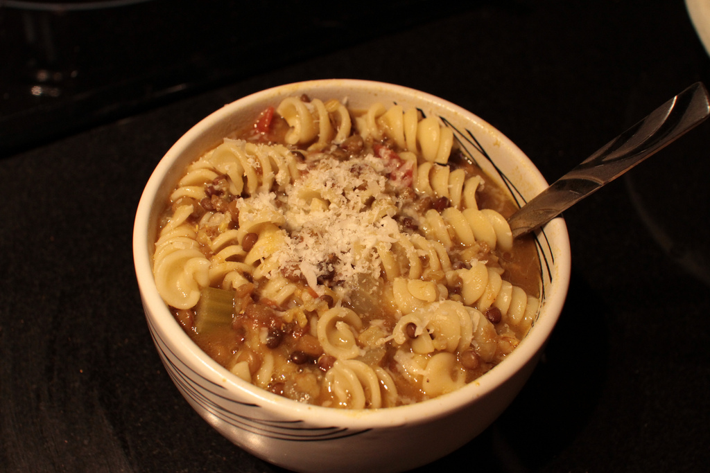 La ricetta per cucinare pasta e lenticchie in casa