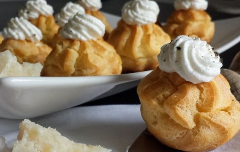 La ricetta dei bignè al gorgonzola per aperitivi sfiziosi