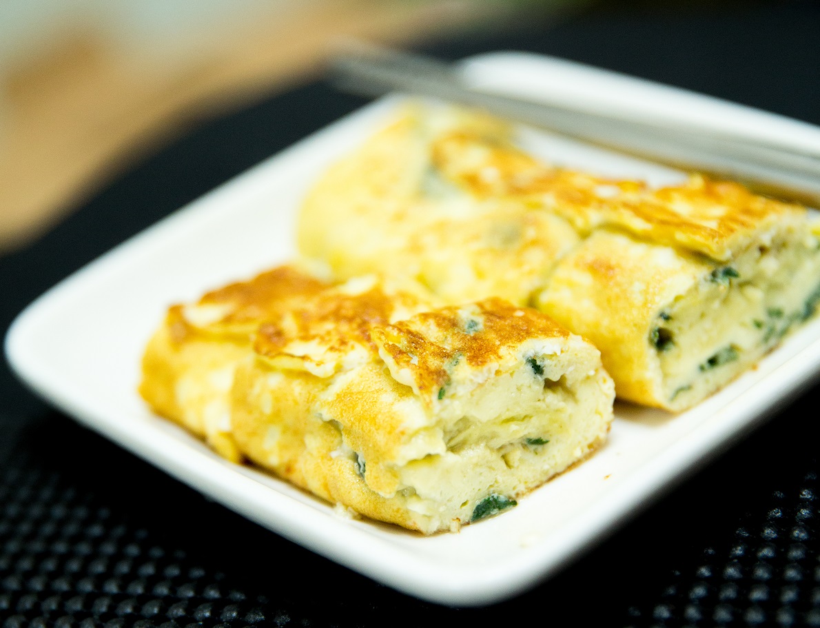 La frittata arrotolata con zucchine per un secondo veloce