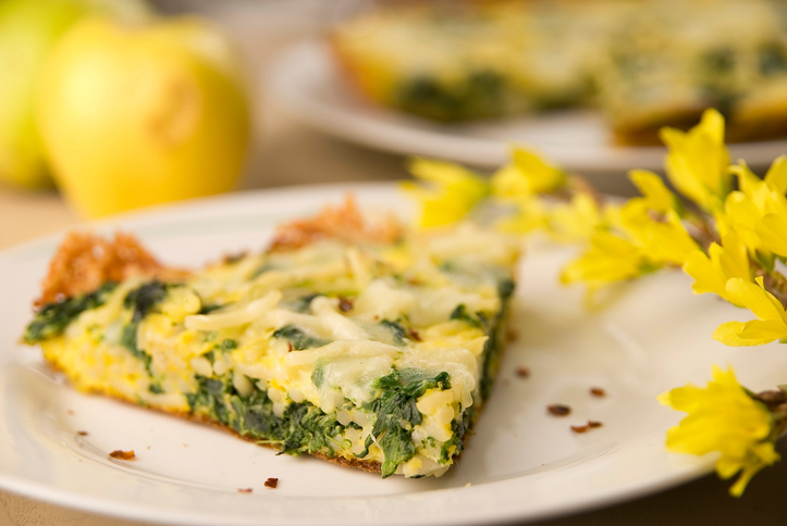 La frittata di rucola e cipolla con la ricetta veloce