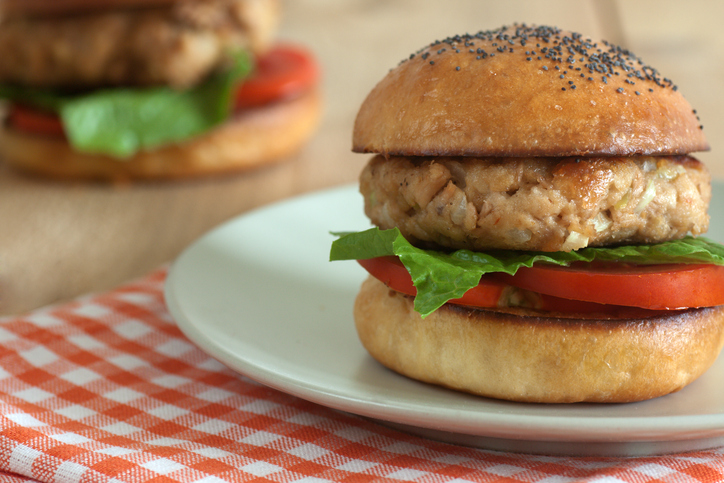 La ricetta degli hamburger di tonno da provare a casa