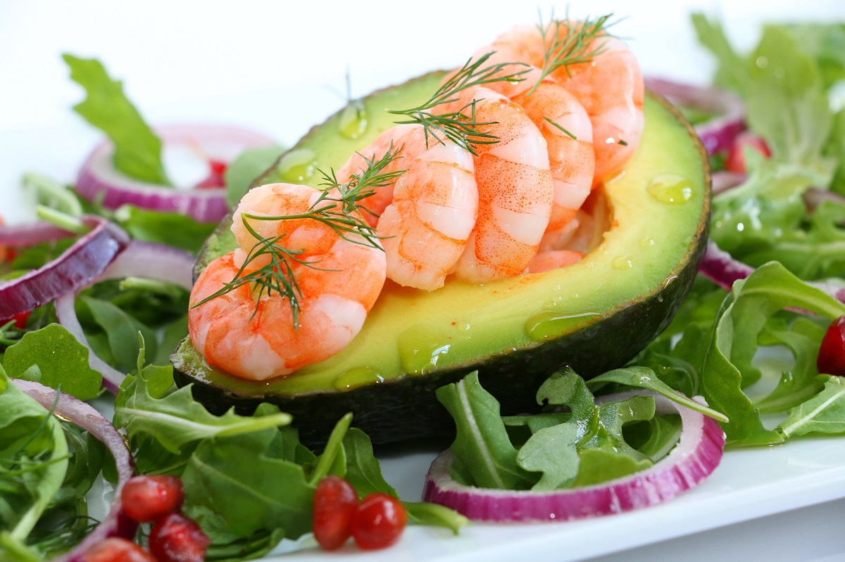 L&#8217;insalata di avocado e gamberetti con la ricetta facile