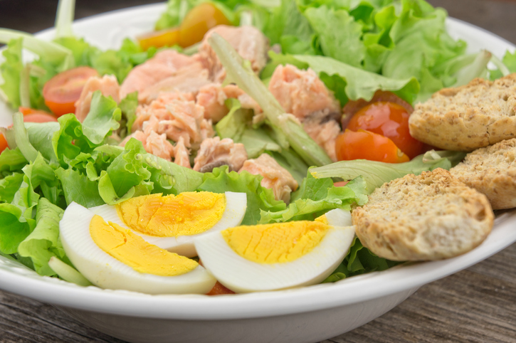 L&#8217;insalata di tonno e uova sode per un secondo sfizioso