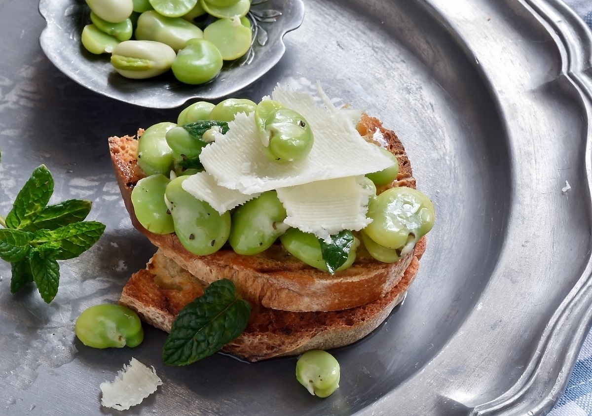 La ricetta dell&#8217;insalata di fave e pecorino