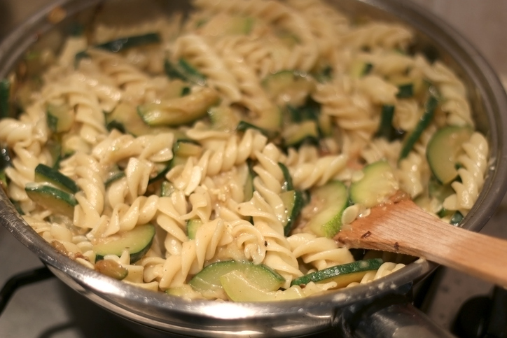 La pasta con provolone e zucchine semplice da preparare