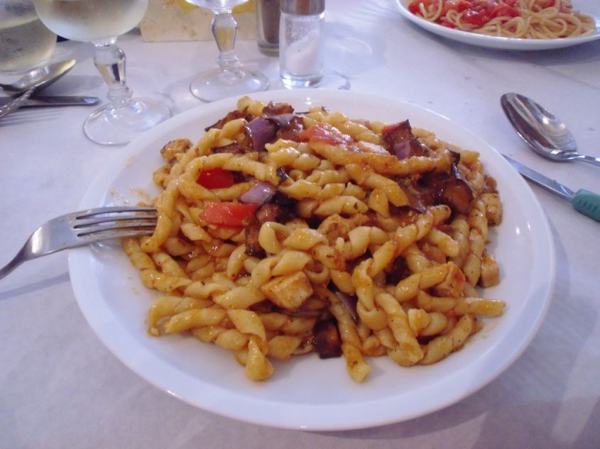 La pasta ricciola e melanzane con la ricetta facile