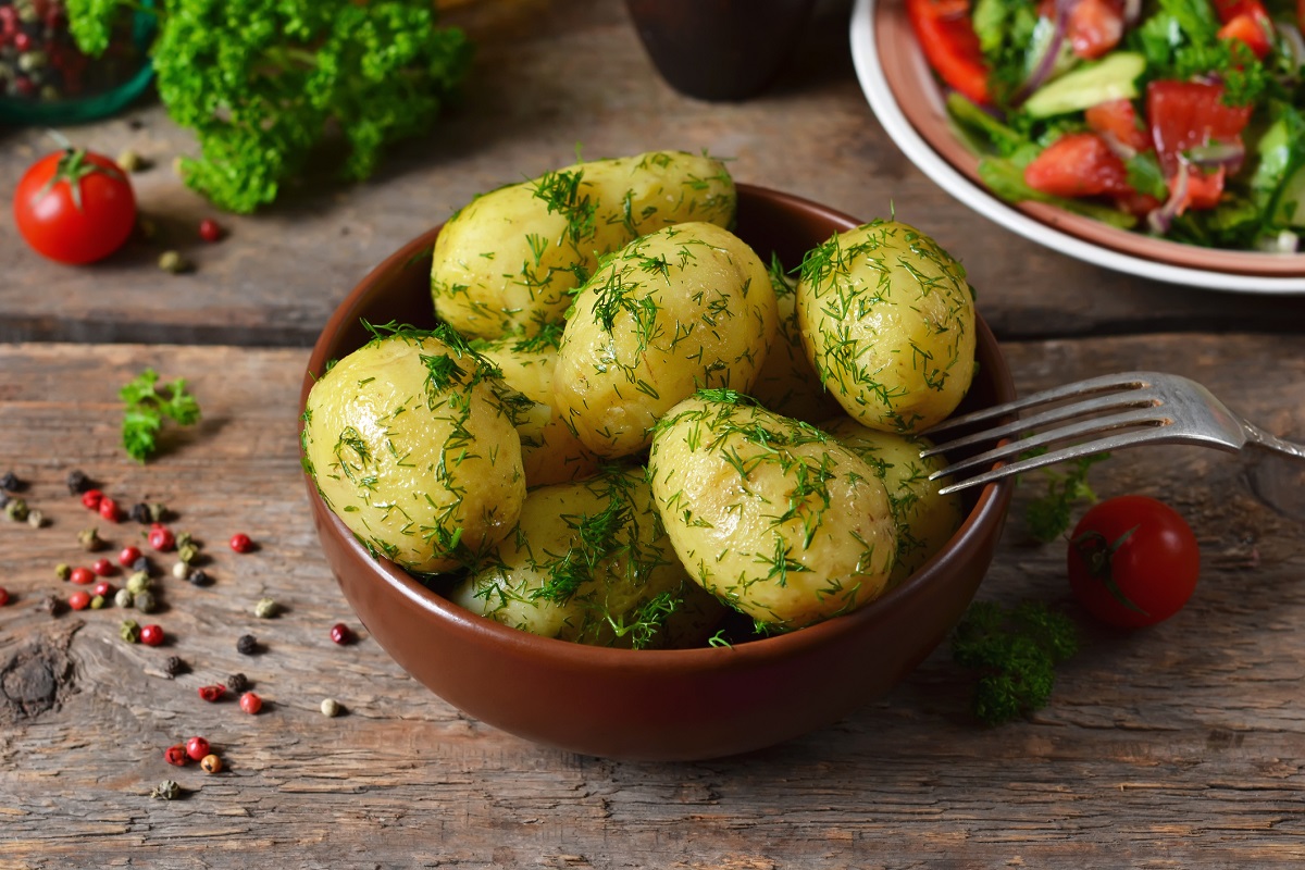 Le patate bollite: i tempi di cottura, i valori nutrizionali e come usarle
