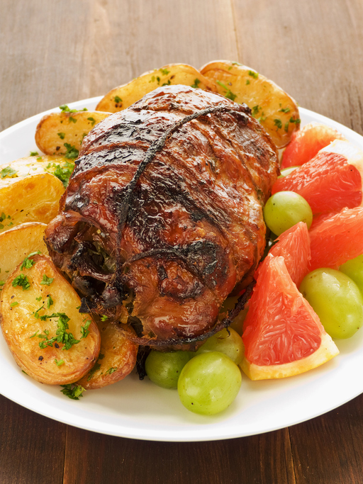 Il polpettone di tacchino ripieno per il pranzo della domenica