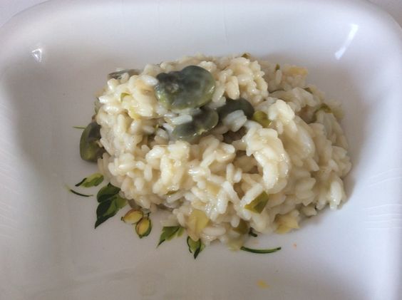 Il risotto con fave e carciofi per un pranzo sfizioso