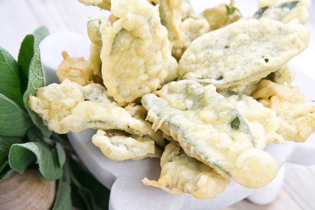 La salvia fritta senza glutine con la ricetta semplice