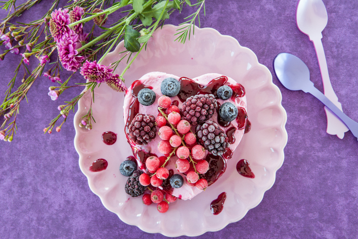 Il semifreddo allo yogurt e frutti di bosco con la ricetta golosa