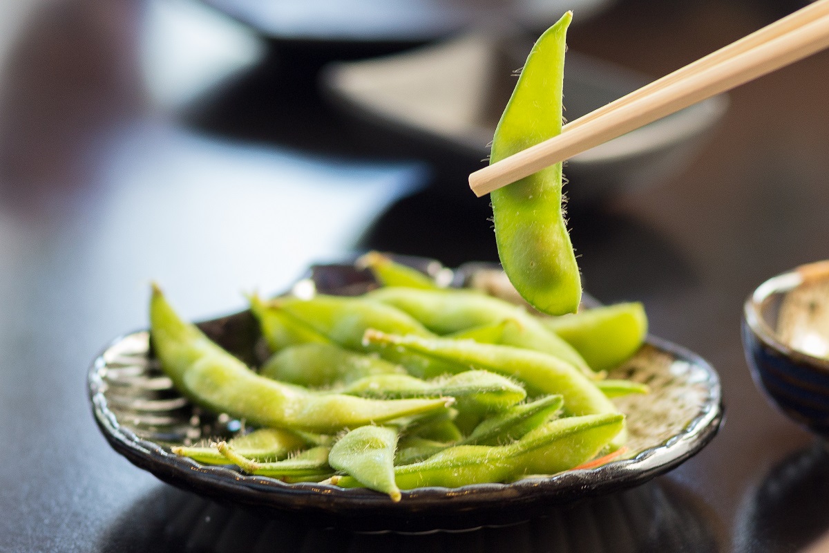 La soia edamame con il sesamo con la ricetta veloce