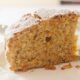 La torta integrale con carote e mandorle perfetta per la colazione
