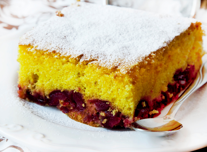 La torta ciliegie e cioccolato bianco con la ricetta veloce