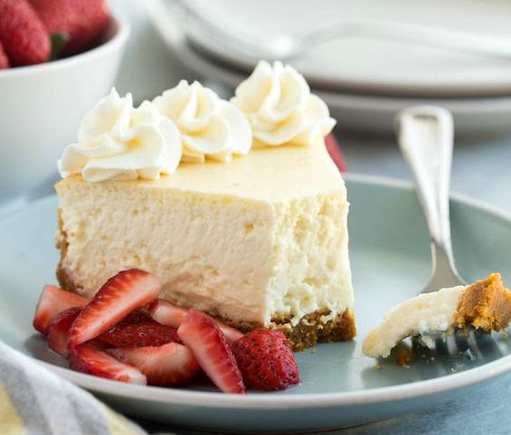 Torta fredda al cioccolato bianco e mascarpone per il dolce di fine pasto